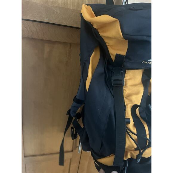 Deuter Aircomfort Futura 42 Backpack - Used - Black/Yellow - Picture 4 of 8